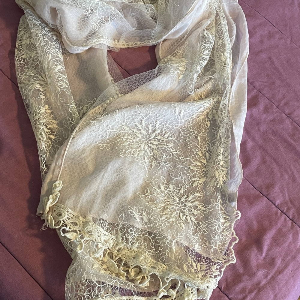 Cream Floral Lace Wrap with Intricate Border